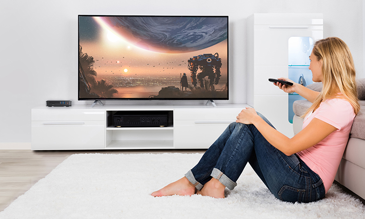 Unterhaltung am TV mit CSL Narrow Box UHD Compact v5